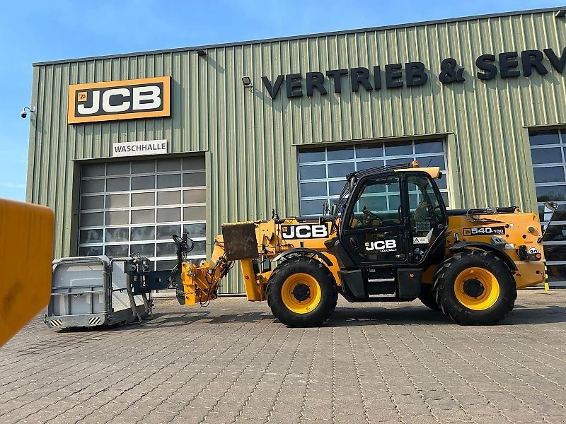 JCB 540-180 mit Personenkorb