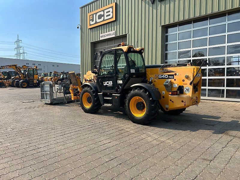 JCB 540-180 mit Personenkorb