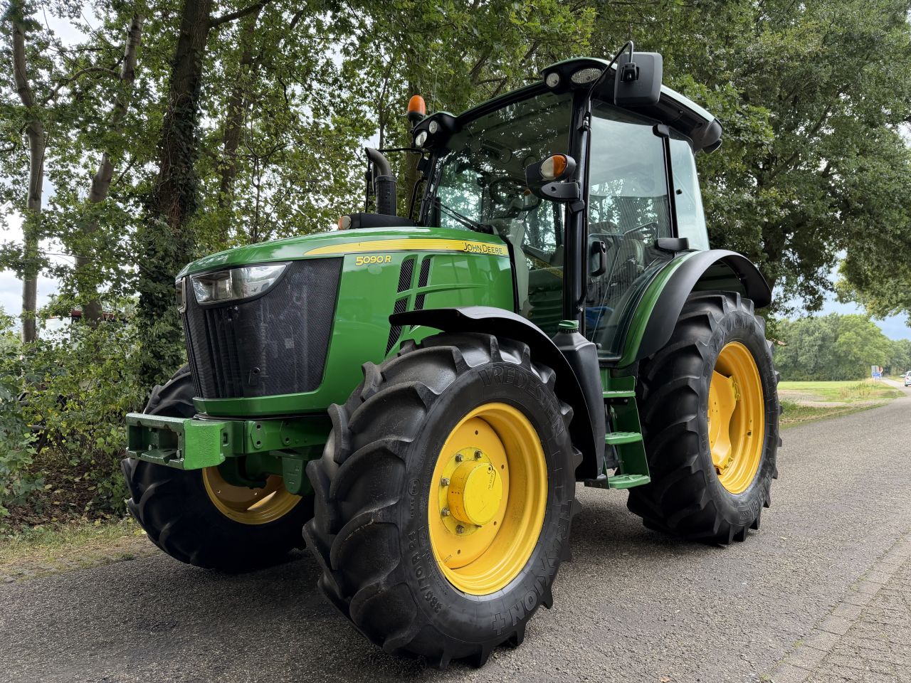 John Deere 5090R