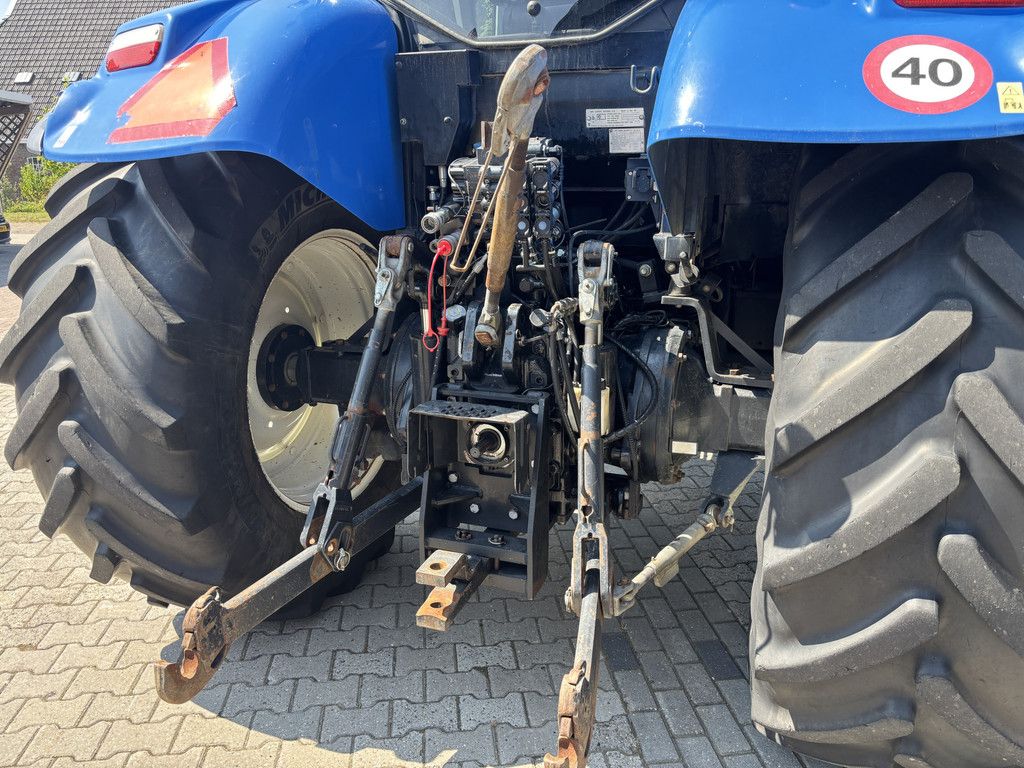 New Holland T7.210 AutoCommand. Fronthef, Vooras vering. 40km eco