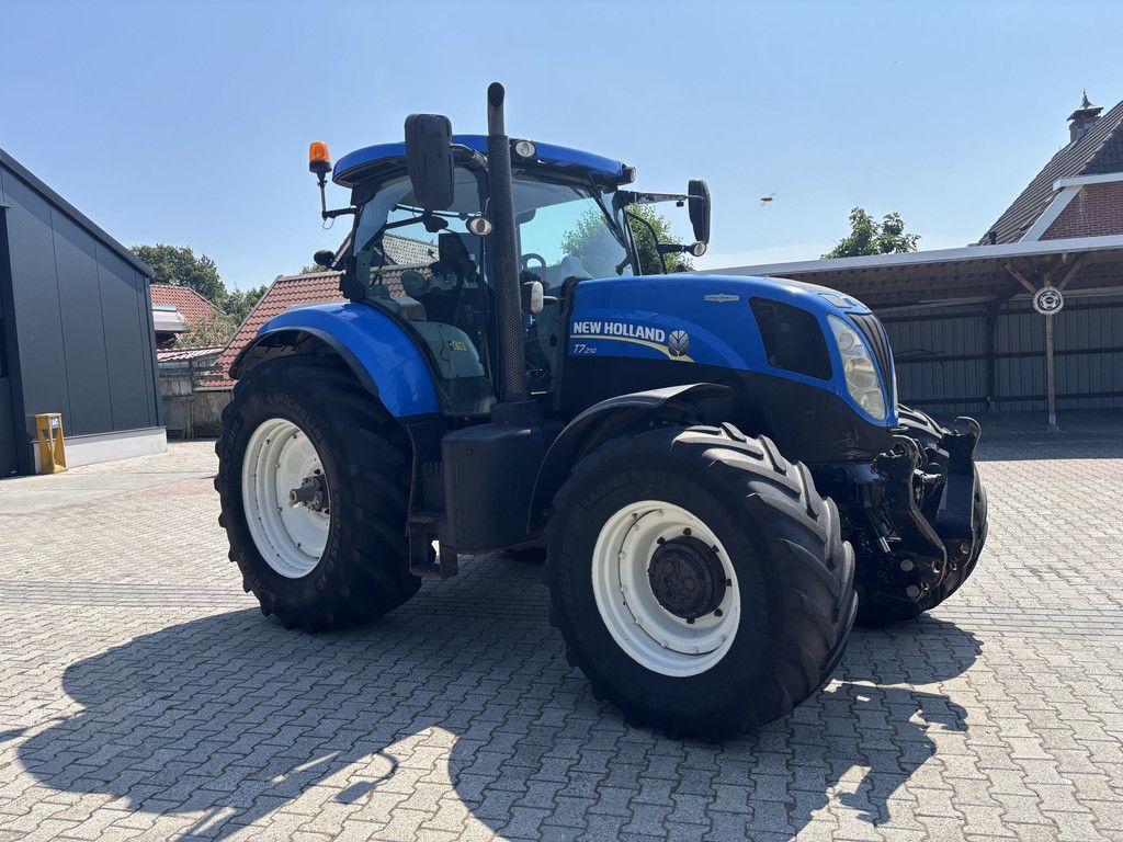 New Holland T7.210 AutoCommand. Fronthef, Vooras vering. 40km eco