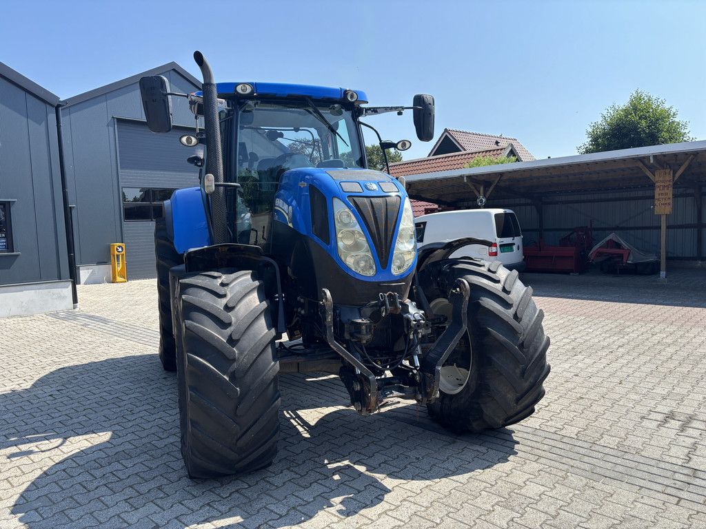 New Holland T7.210 AutoCommand. Fronthef, Vooras vering. 40km eco