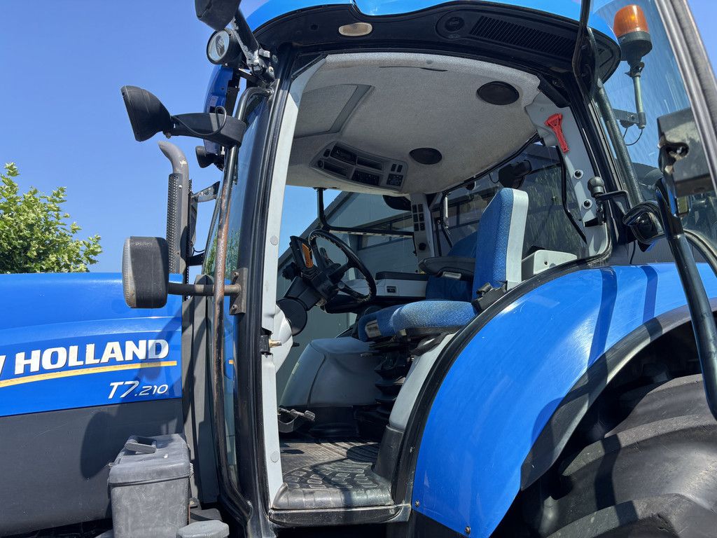 New Holland T7.210 AutoCommand. Fronthef, Vooras vering. 40km eco