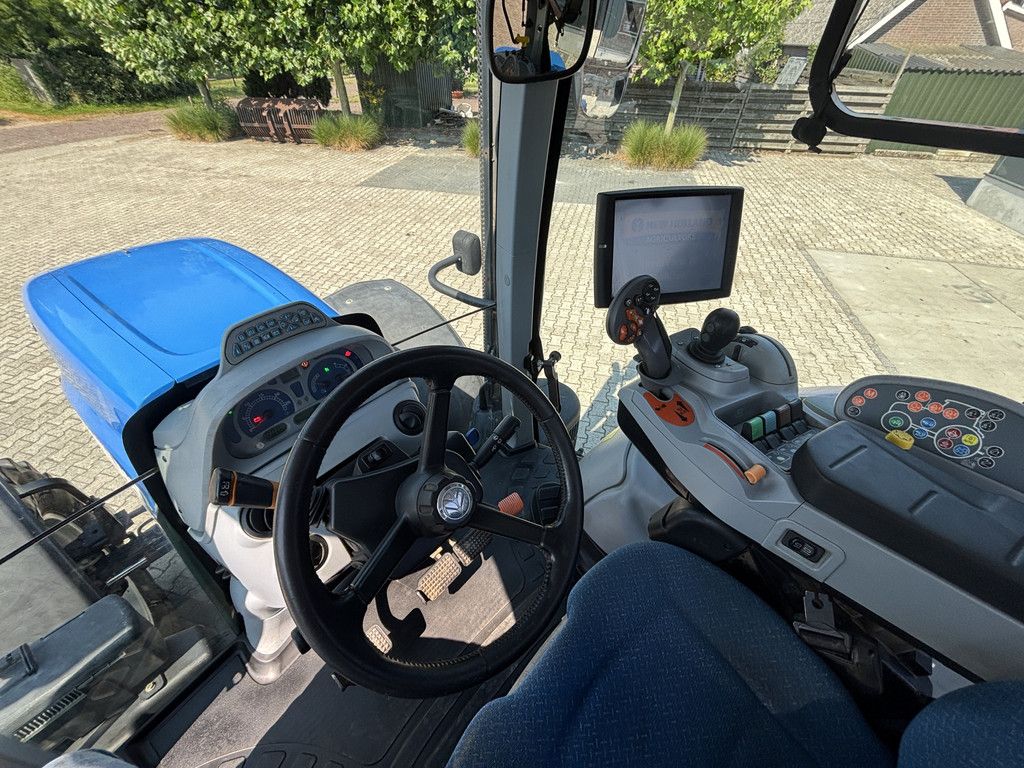 New Holland T7.210 AutoCommand. Fronthef, Vooras vering. 40km eco