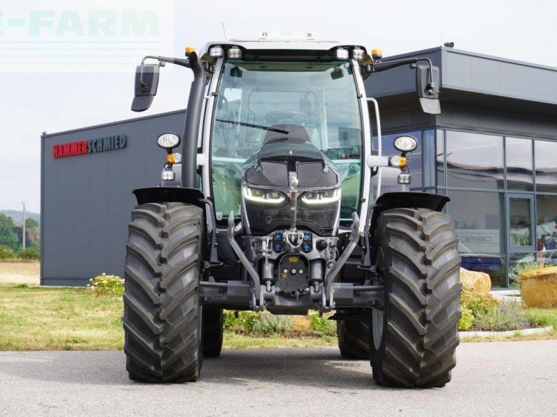 Massey Ferguson 5s.145 dyna-vt exclusive