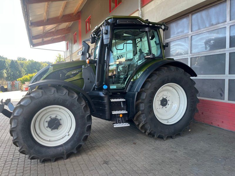 Valtra N155A mit Rüfa und FK