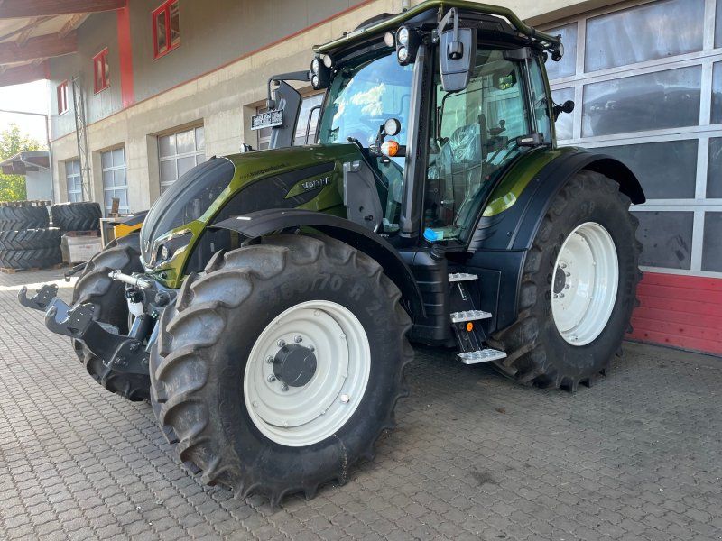 Valtra N155A mit Rüfa und FK