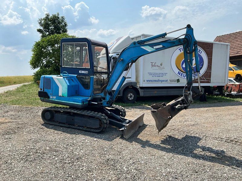 Kobelco SK027