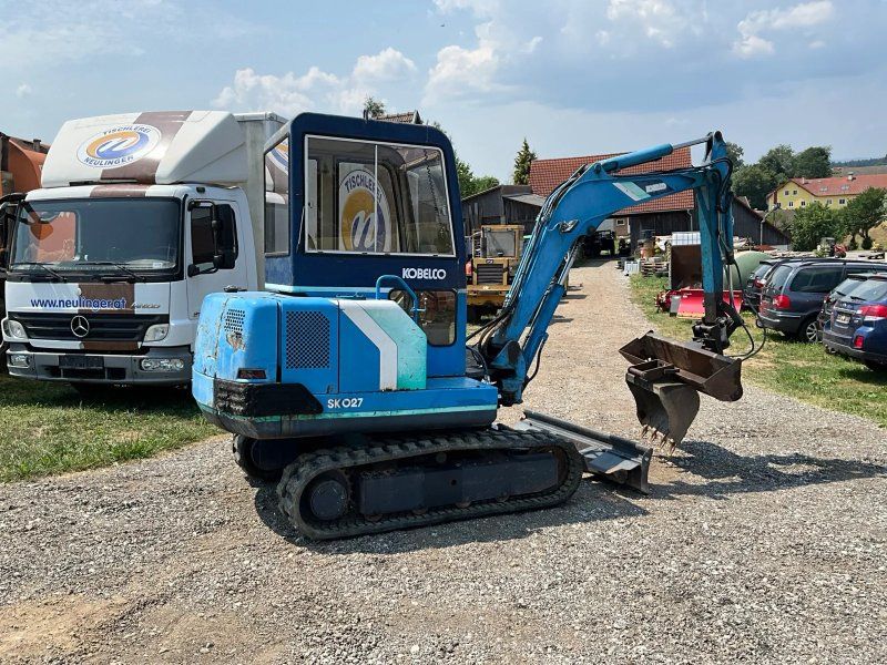 Kobelco SK027