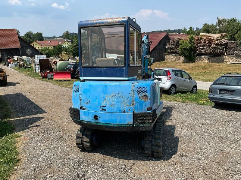 Kobelco SK027