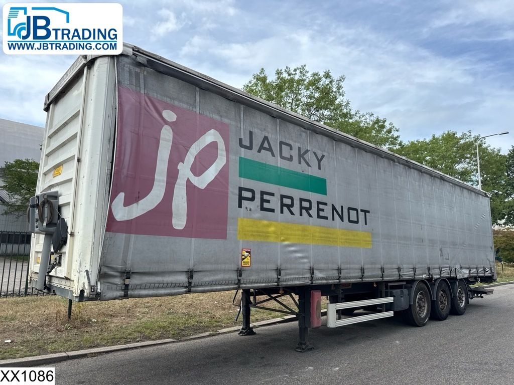 Fruehauf Tautliner Lift axle