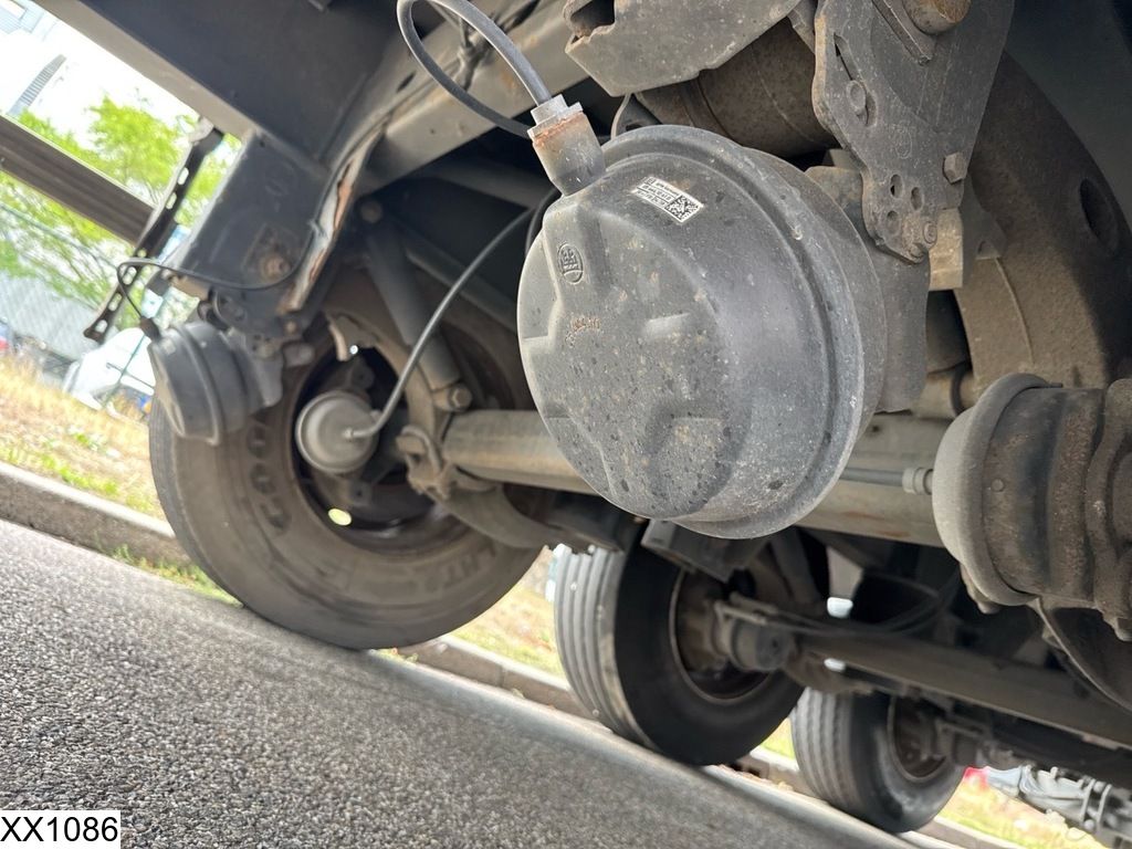 Fruehauf Tautliner Lift axle
