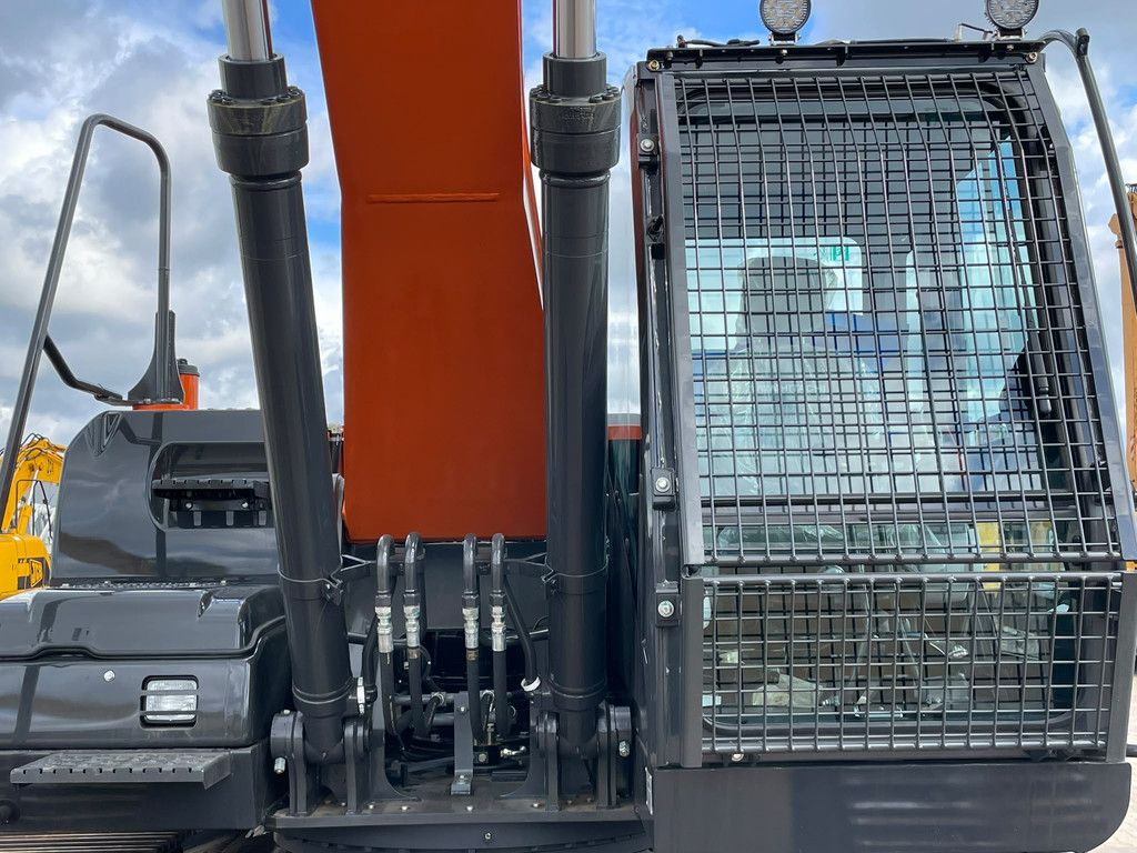 Hitachi ZX220LC-5G