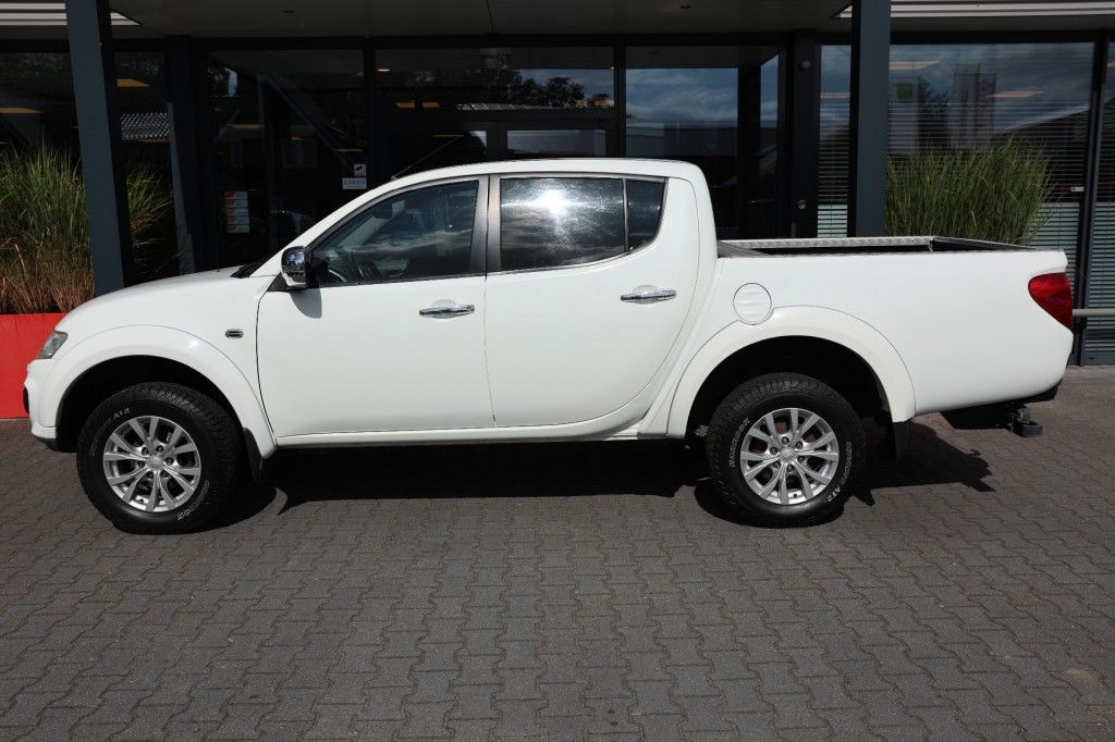Mitsubishi L200 2.5 DCI DUBBEL CABIN 2ZITS A/T 4WD VAN