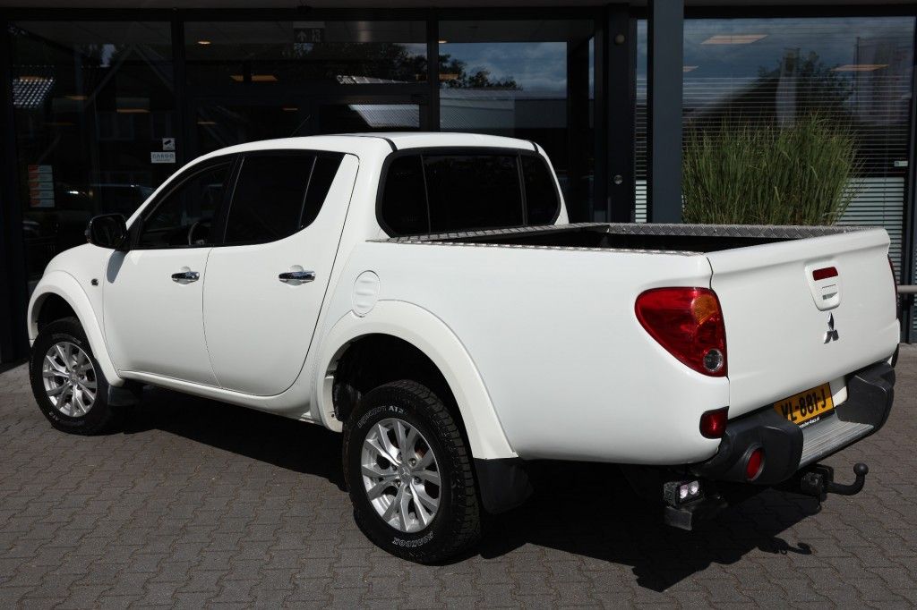 Mitsubishi L200 2.5 DCI DUBBEL CABIN 2ZITS A/T 4WD VAN
