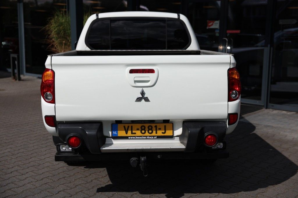 Mitsubishi L200 2.5 DCI DUBBEL CABIN 2ZITS A/T 4WD VAN