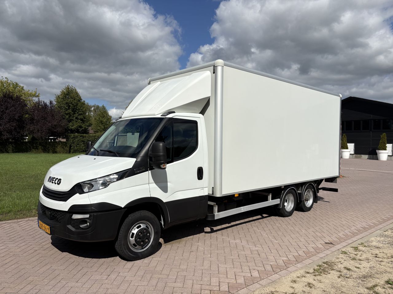 Be trekker 7.7 ton Iveco Daily 40C18 Clixtar met laadklep 1000 k