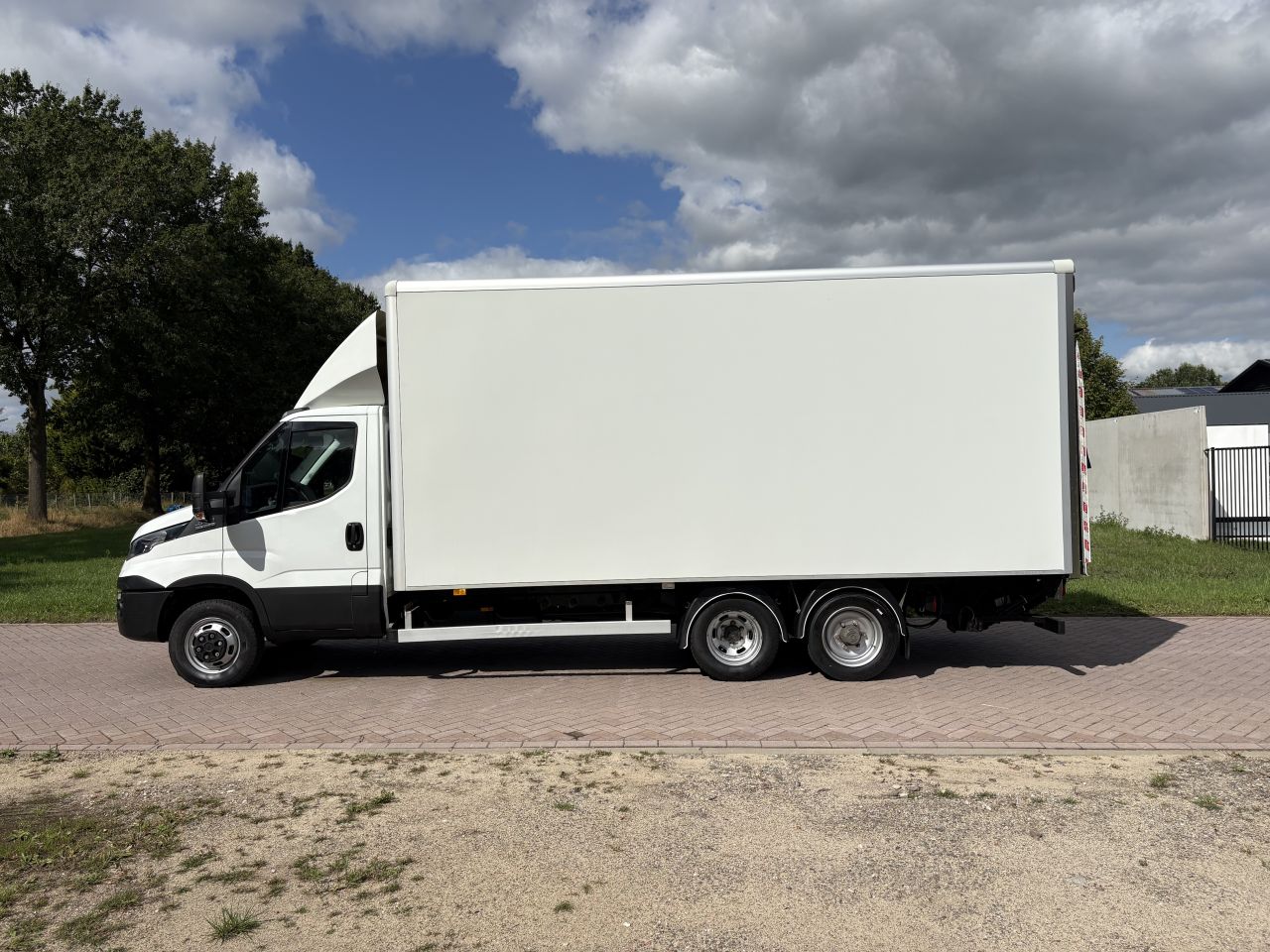 Be trekker 7.7 ton Iveco Daily 40C18 Clixtar met laadklep 1000 k