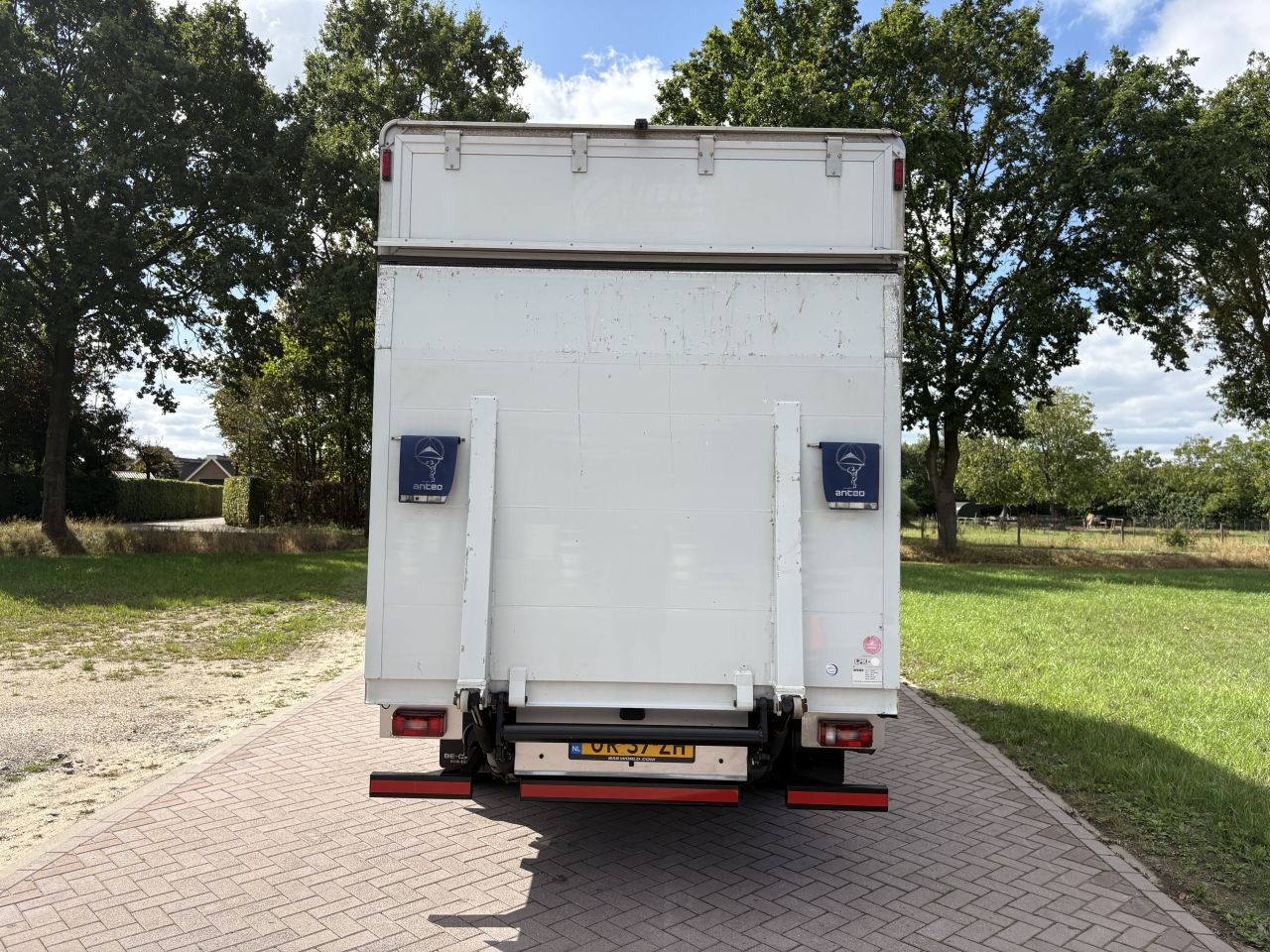 Be trekker 7.7 ton Iveco Daily 40C18 Clixtar met laadklep 1000 k