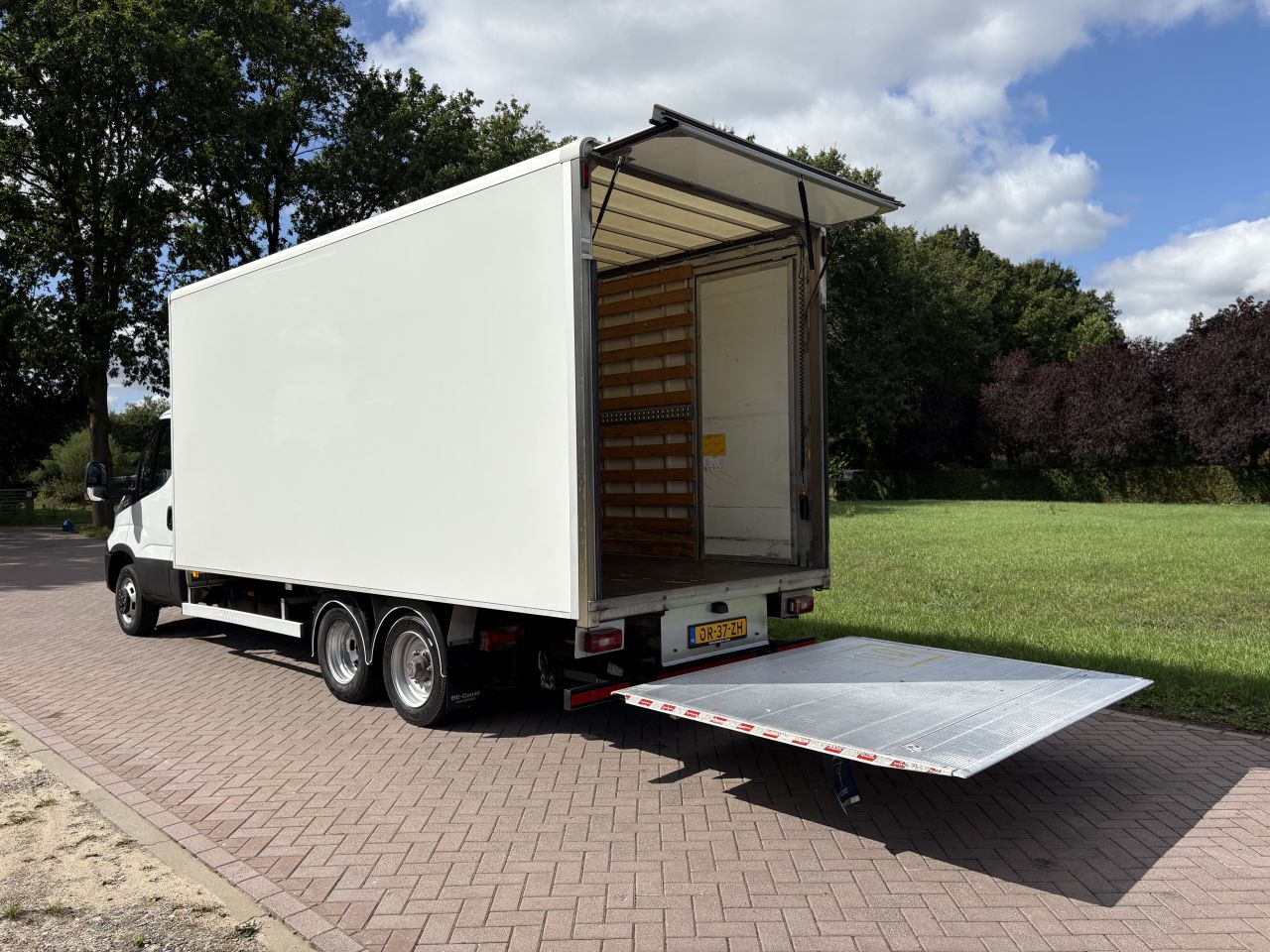 Be trekker 7.7 ton Iveco Daily 40C18 Clixtar met laadklep 1000 k