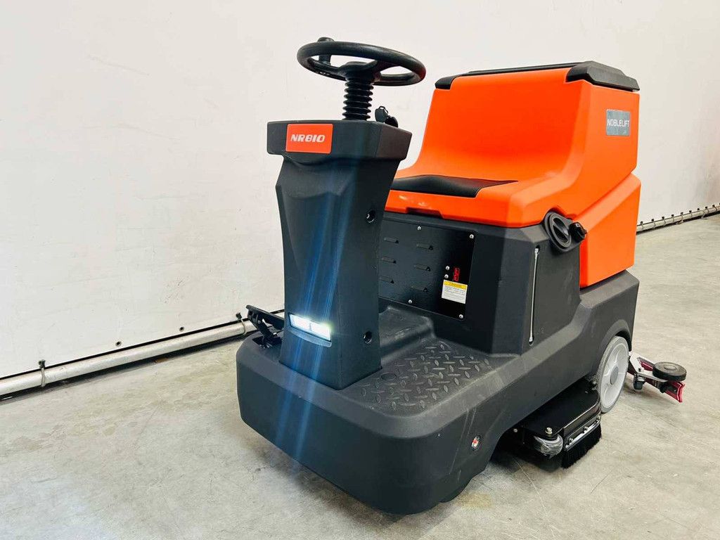 Kehrmaschine Noblelift NR810 Neu