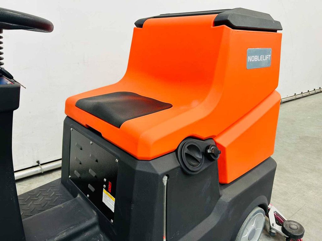 Kehrmaschine Noblelift NR810 Neu