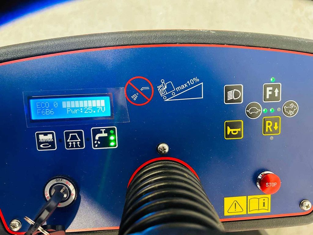 Kehrmaschine Noblelift NR810 Neu