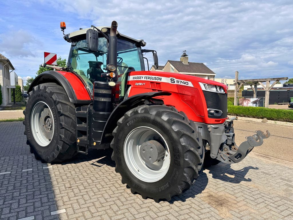 Massey Ferguson 8740S Stage V GPS