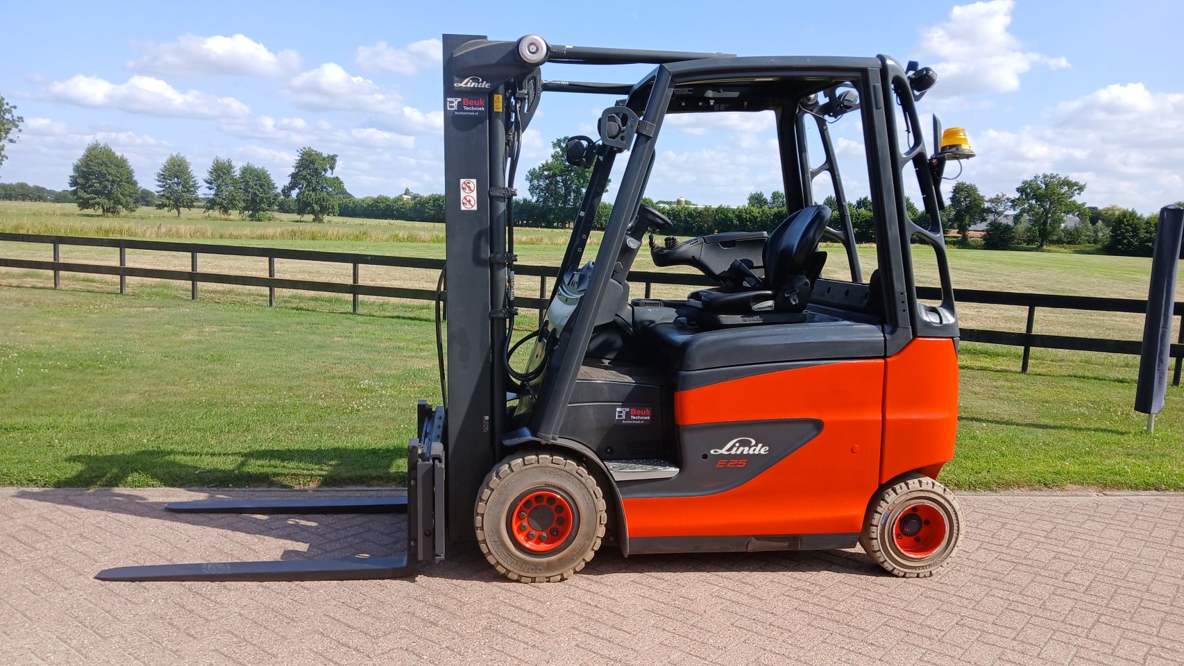 Linde e25 h / vorkenversteller / side shift / 2016