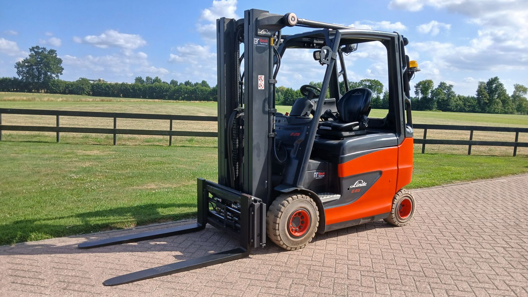 Linde e25 h / vorkenversteller / side shift / 2016