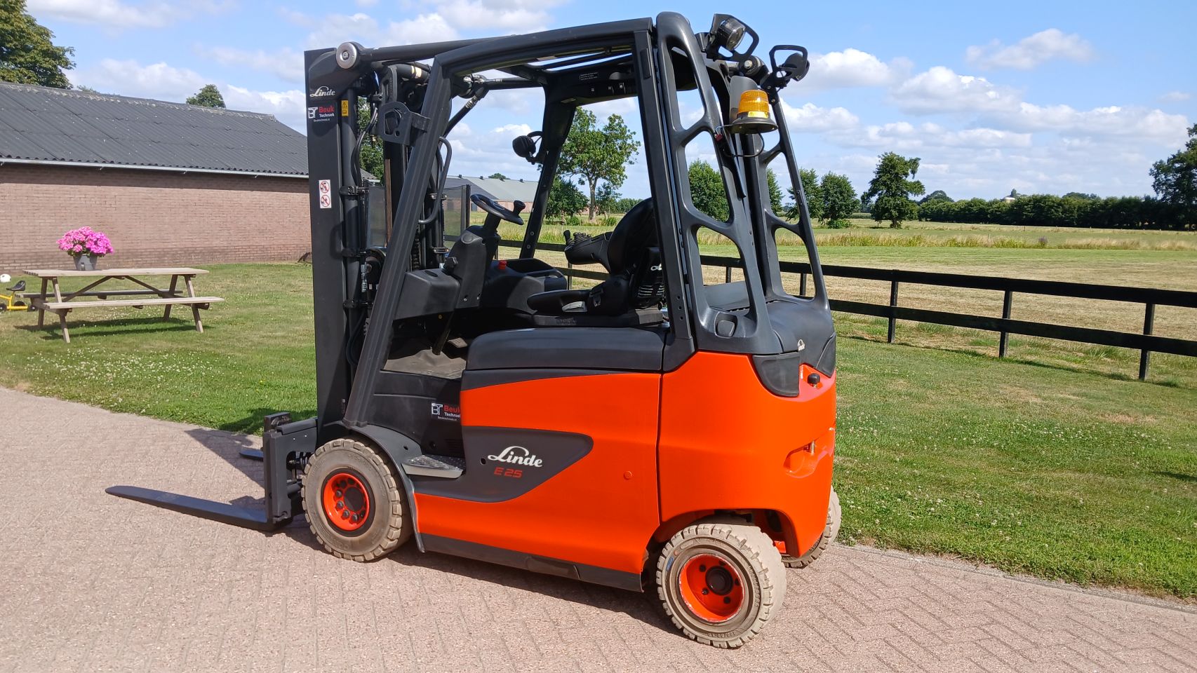 Linde e25 h / vorkenversteller / side shift / 2016