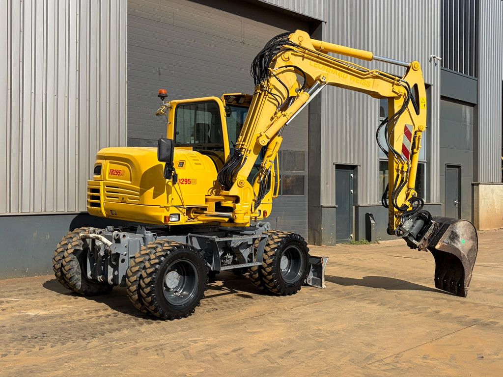 Takeuchi TB295W-1