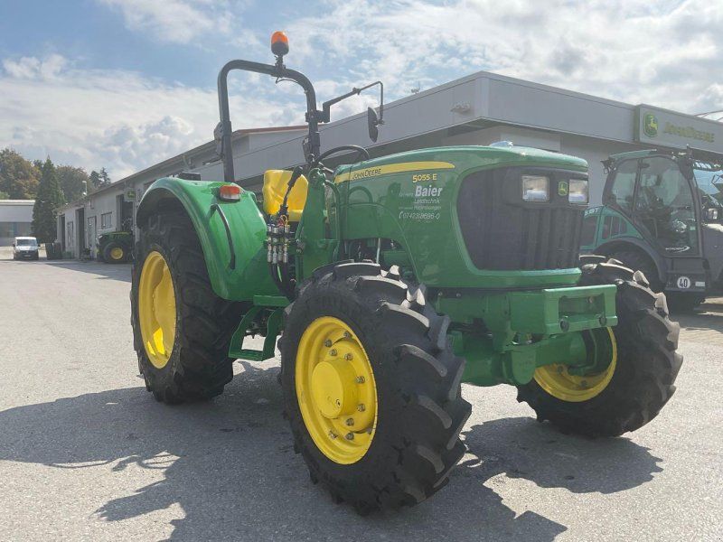 John Deere 5055 E