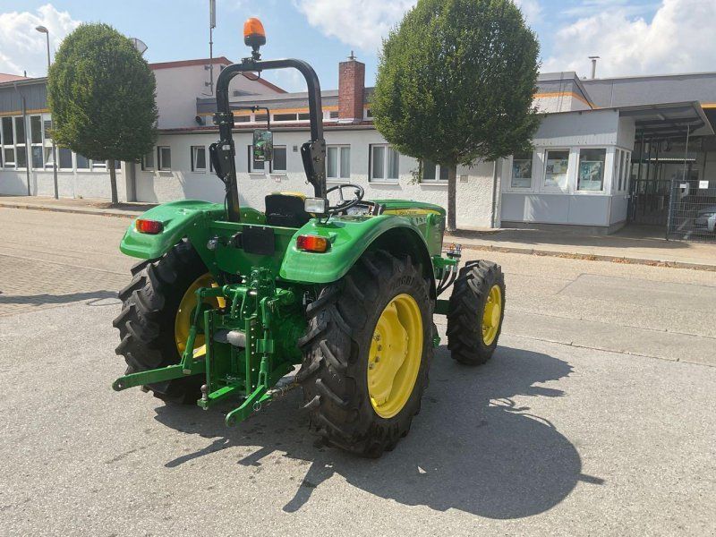 John Deere 5055 E