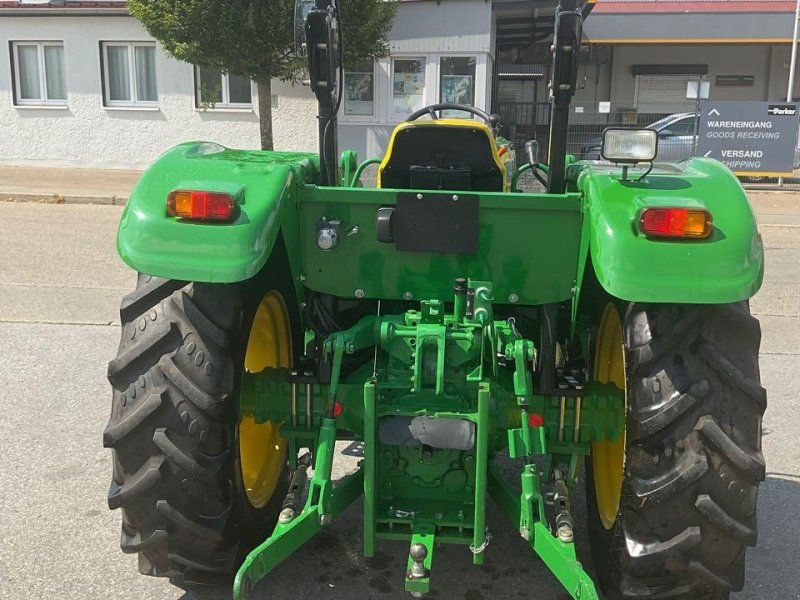John Deere 5055 E
