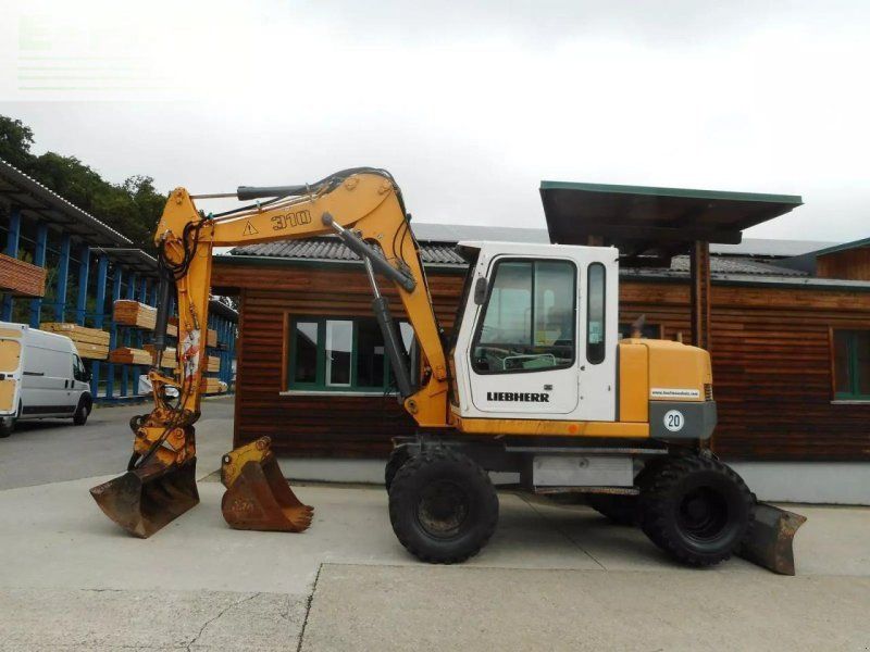 Liebherr a310b ( 12.000kg ) hydr. sw + 2 löffel