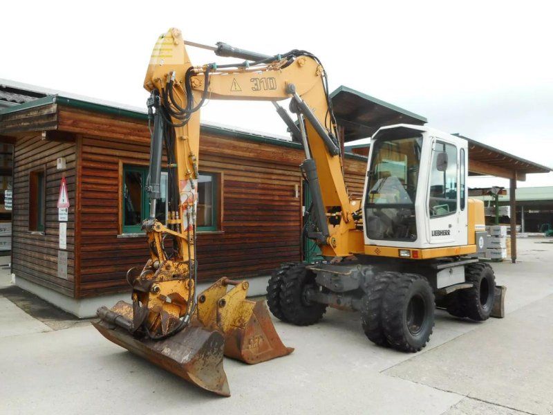 Liebherr a310b ( 12.000kg ) hydr. sw + 2 löffel