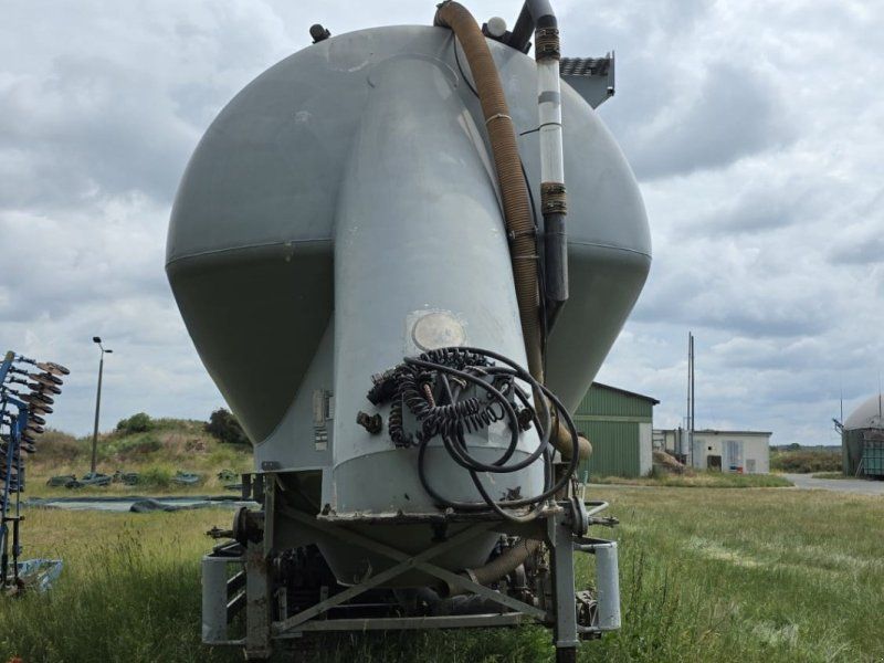 Feldbinder Zubringerfaß 36m3