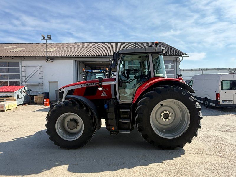 Massey Ferguson 7S.210