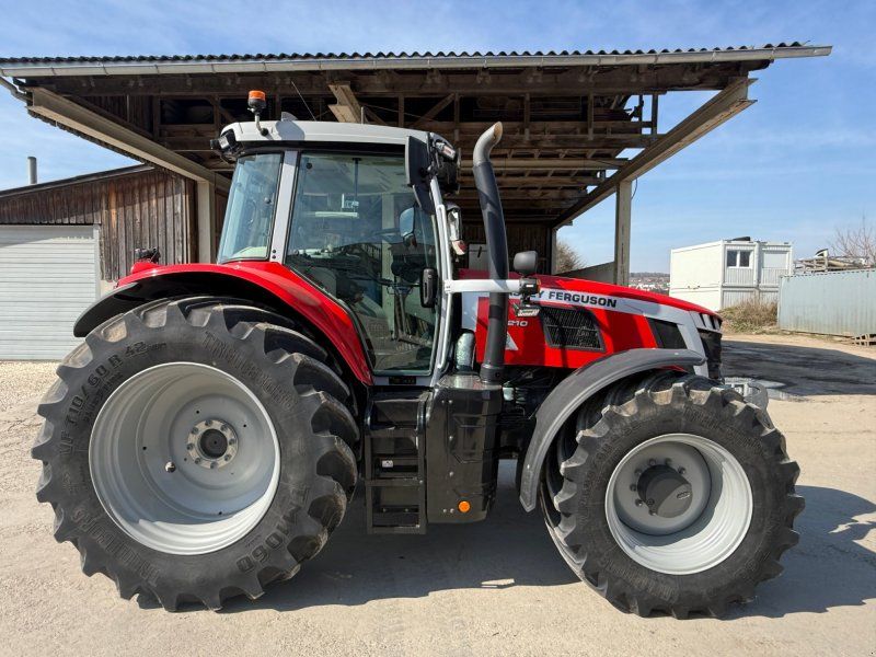 Massey Ferguson 7S.210