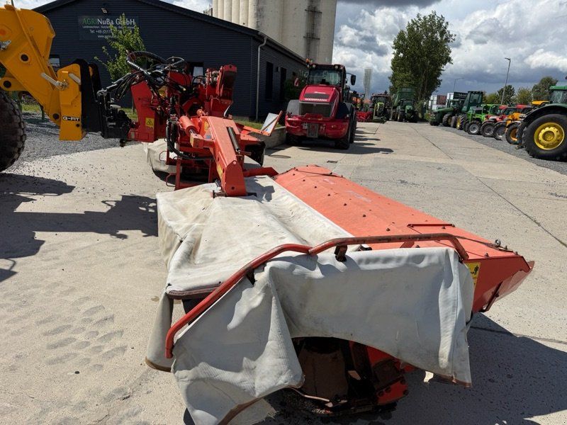 Kuhn FC 883 Ersatzteilspender