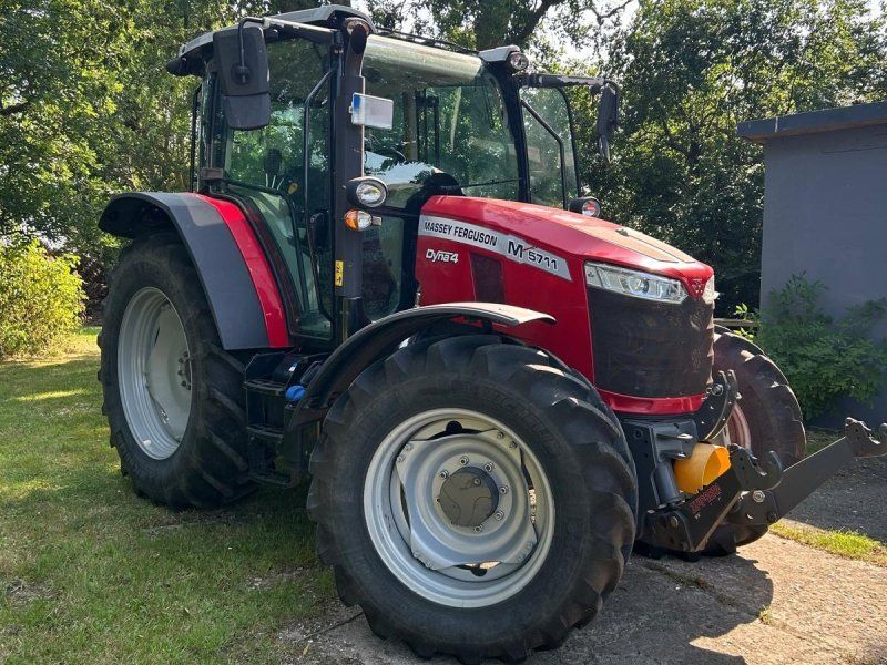 Massey Ferguson 5711 Dyna-4