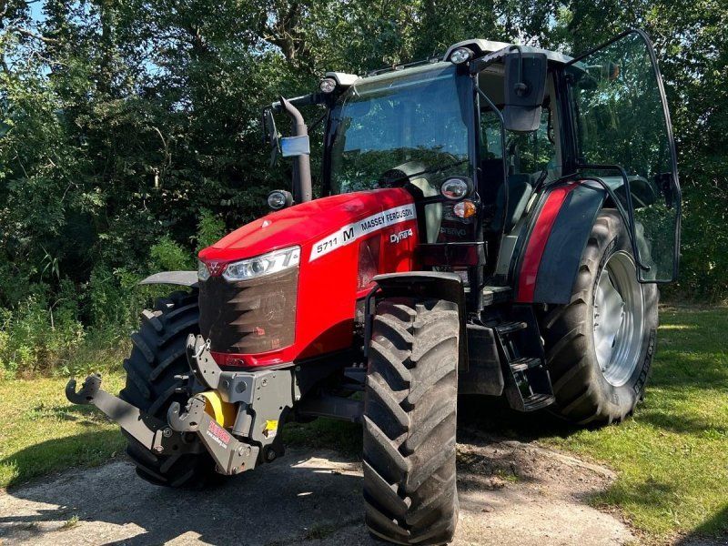 Massey Ferguson 5711 Dyna-4