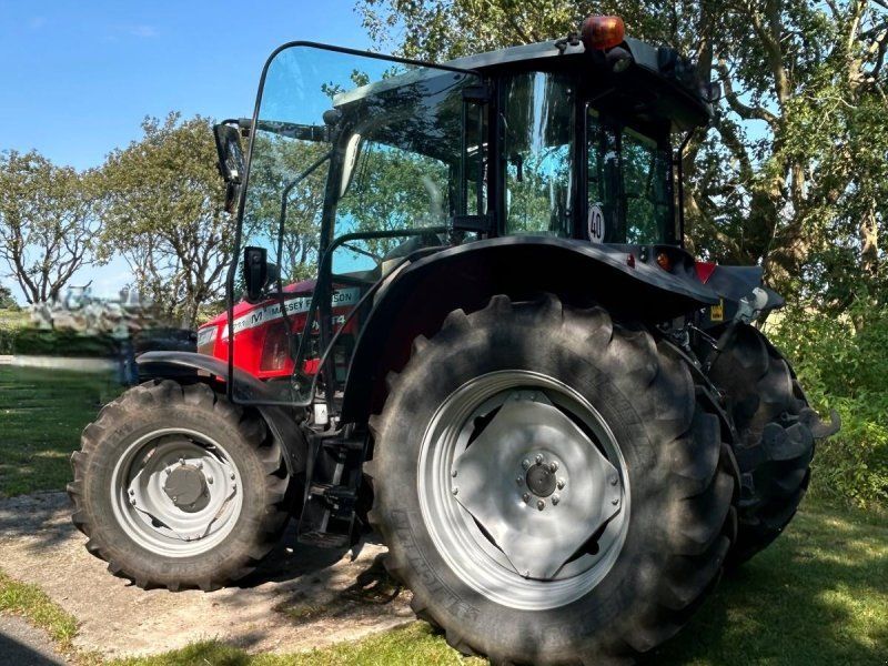 Massey Ferguson 5711 Dyna-4