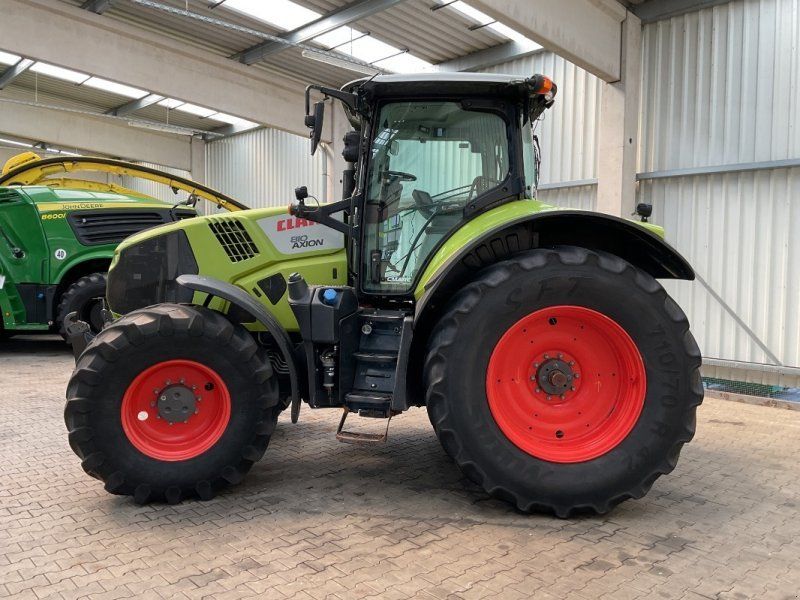 Claas Axion 810