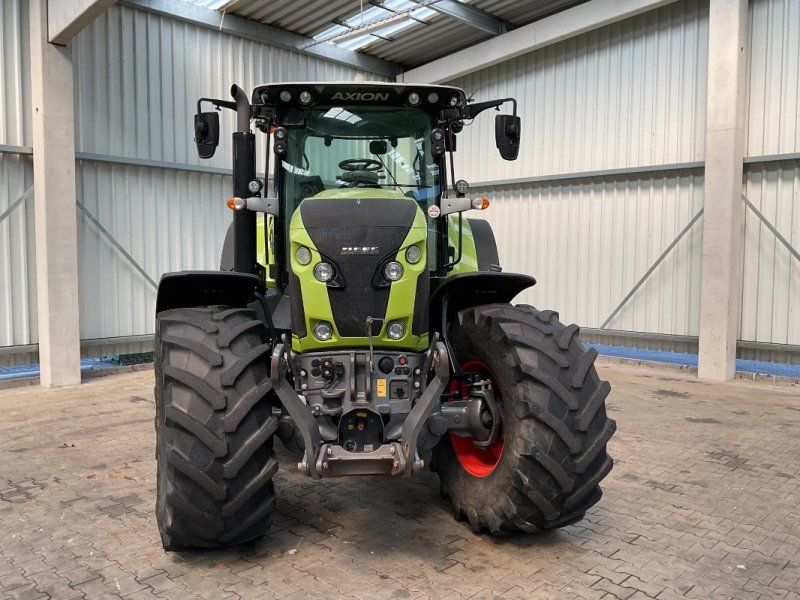 Claas Axion 810