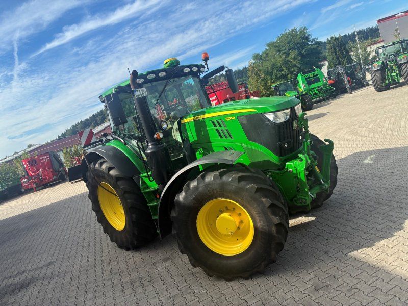 John Deere 6215R