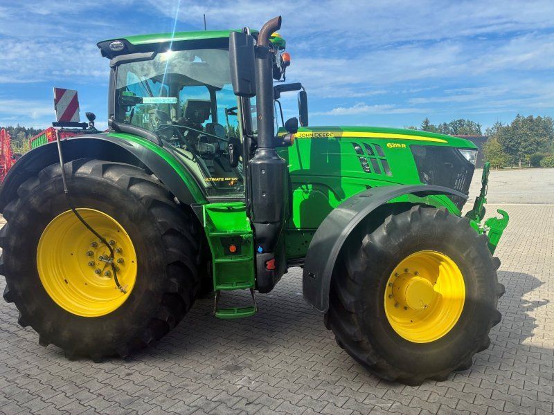 John Deere 6215R