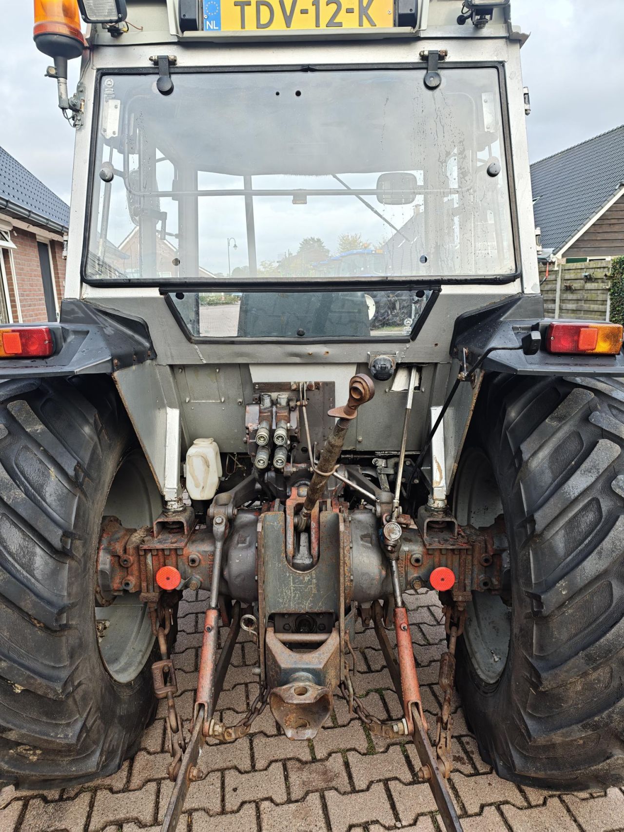 Mooie Massey Ferguson 350 Marge trekker