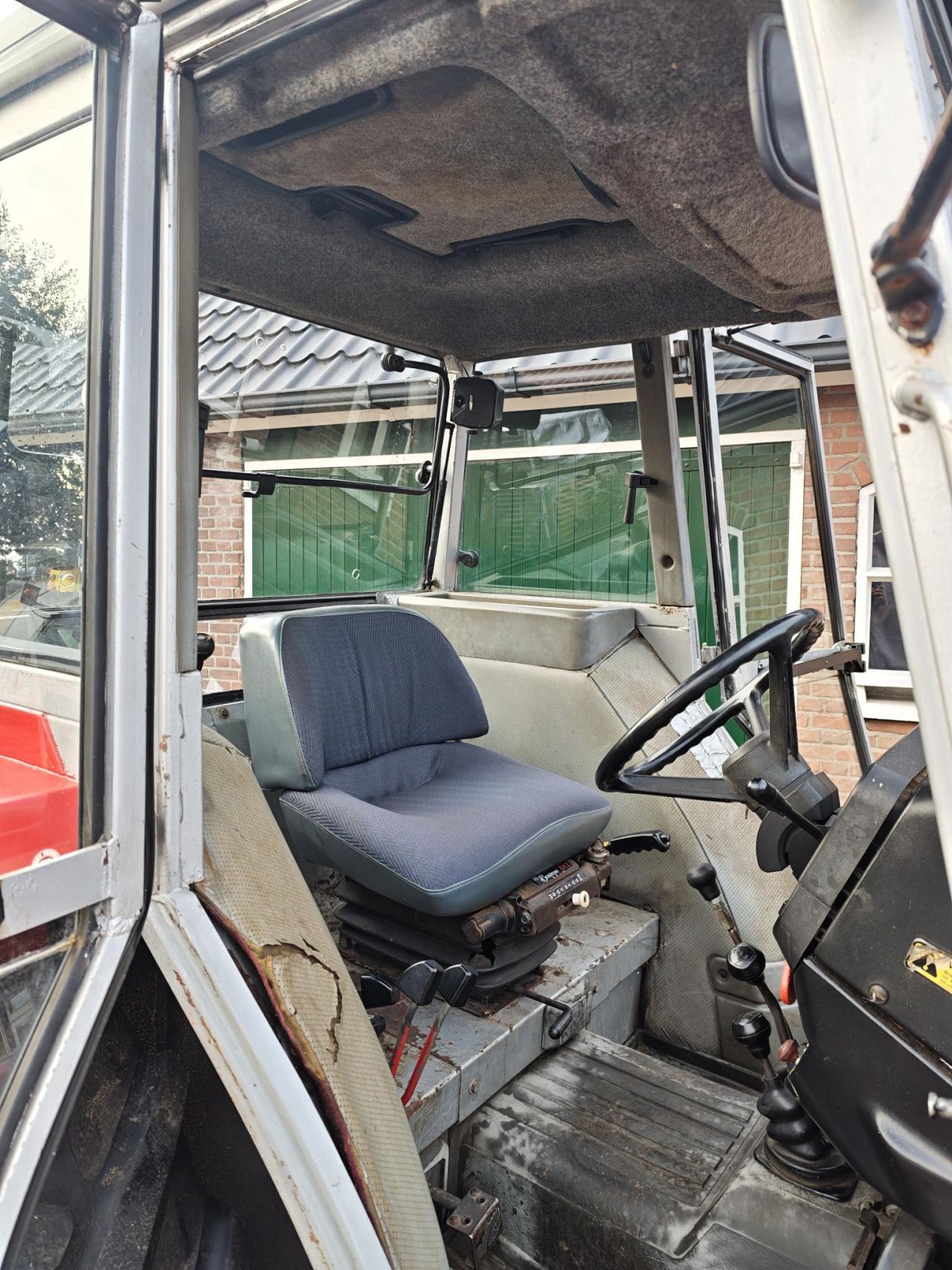 Mooie Massey Ferguson 350 Marge trekker